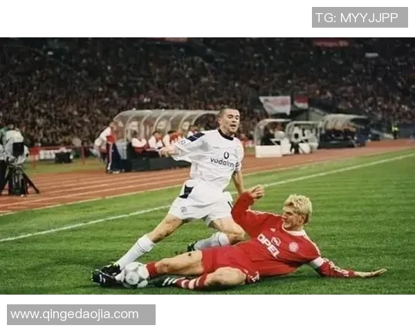 哪个足球明星因罗圈腿而备受关注他的独特风格与球技分析